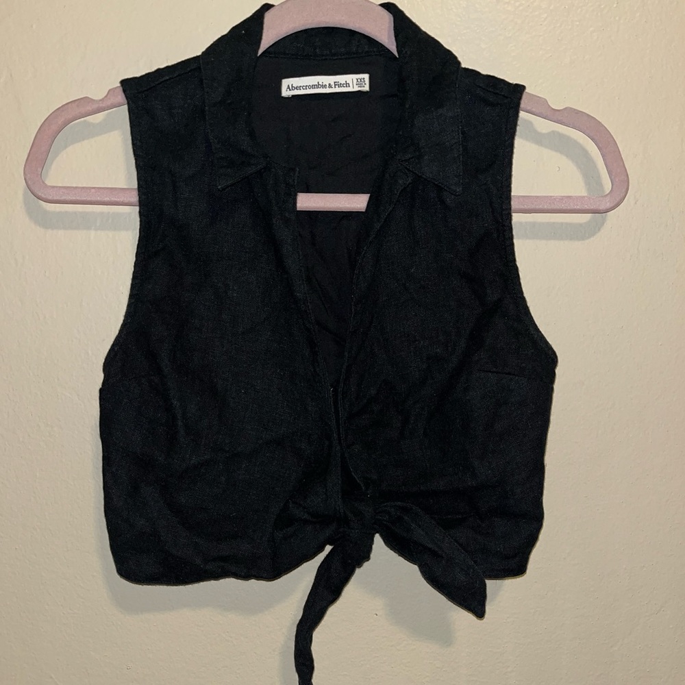 Abercrombie and Fitch Linen cropped collared button up tie front top